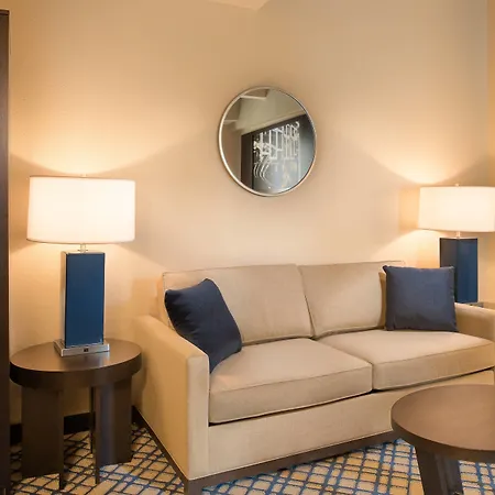Fairfield By Marriott & Downtown French Quarter Area
