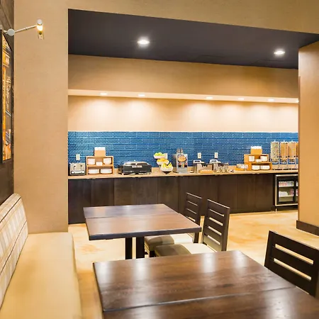 Fairfield By Marriott & Downtown French Quarter Area Hotel New Orleans