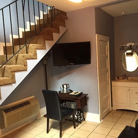 Frenchmen Hotel 3*