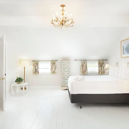 Maison Saint Charles 3*