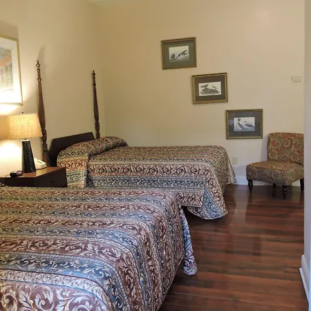 Courtyard By The French Quarter 3*