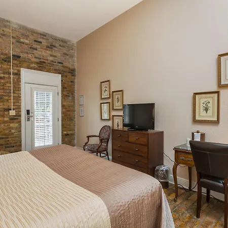 Courtyard By The French Quarter 3*