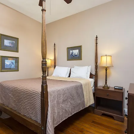 Courtyard By The French Quarter Hotel 3*