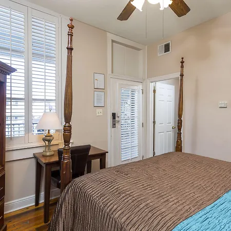 Courtyard By The French Quarter 3*