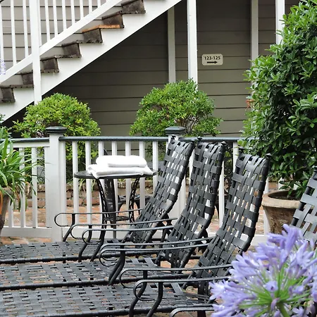 Courtyard By The French Quarter Hotel 3*