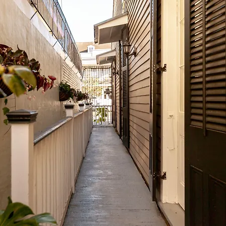 Courtyard By The French Quarter Hotel New Orleans