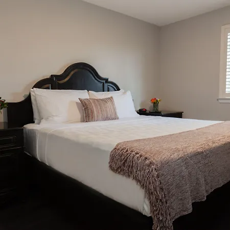 Courtyard By The French Quarter Hotel 3*