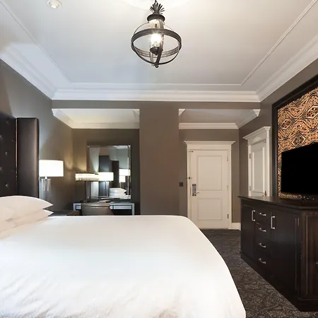 Le Pavillon, New Orleans, A Tribute Portfolio New Orleans