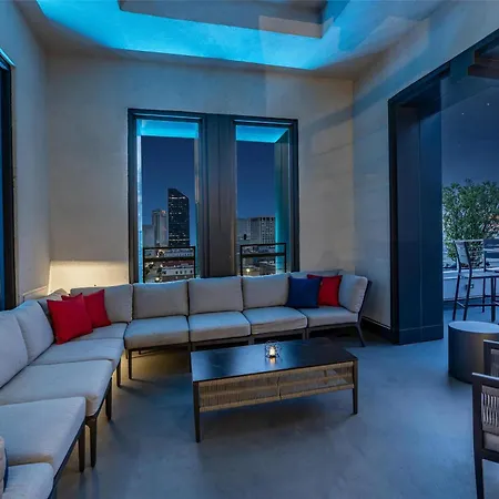 The Higgins New Orleans, Curio Collection By Hilton New Orleans