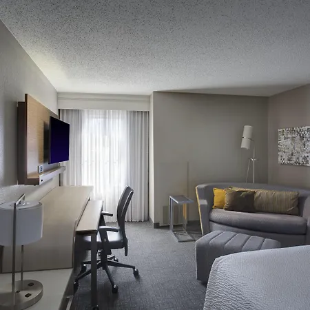 Courtyard By Marriott Warehouse Arts District Hotel 3*