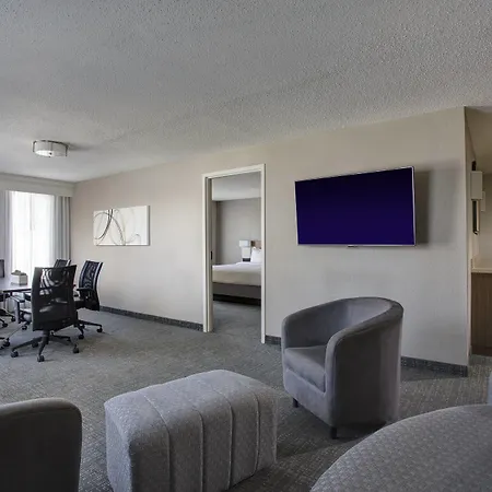 Courtyard By Marriott Warehouse Arts District Hotel 3*