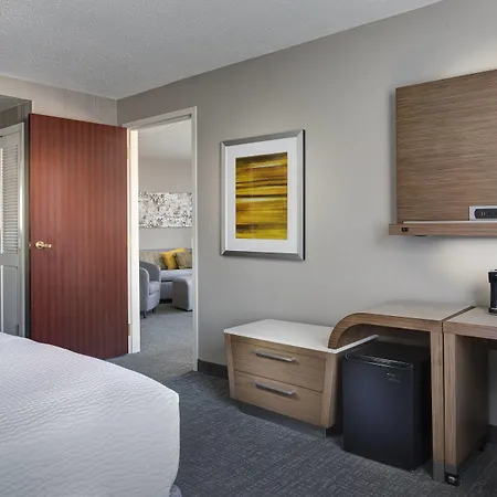 Courtyard By Marriott Warehouse Arts District 3*