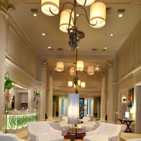 International House 4*