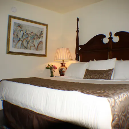 Historic Mardi Gras 3*