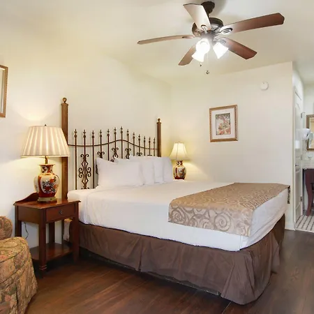 Historic Mardi Gras Inn 3*