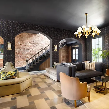 Garden District Hotel