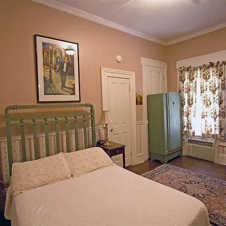 Fairchild House 3*