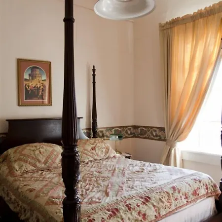 Bed & Breakfast Fairchild House