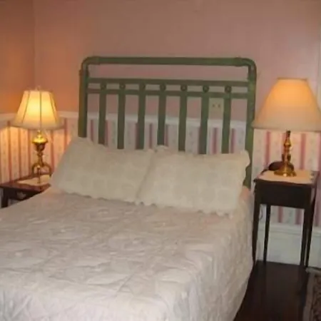 Fairchild House 3*