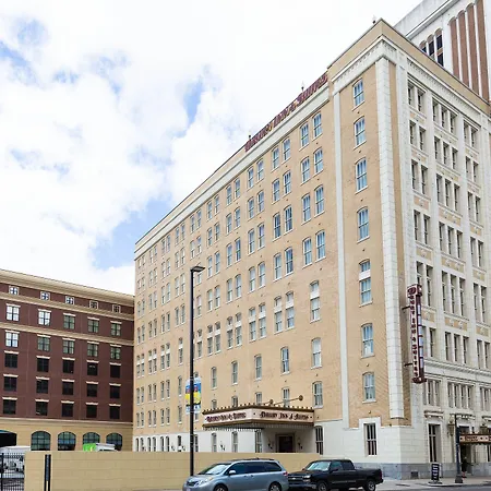 Hotel Drury Plaza