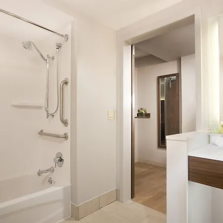 Express Downtown By Ihg Hotel