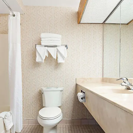 Comfort East Hotel