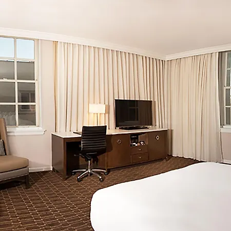 Hotel Hilton / St. Charles Avenue 4*