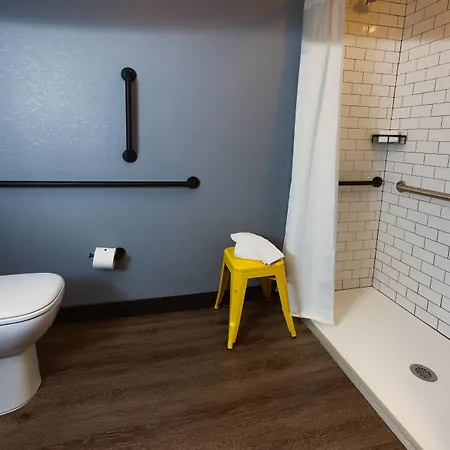 Moxy Downtown/french Quarter Area Hotel 3*