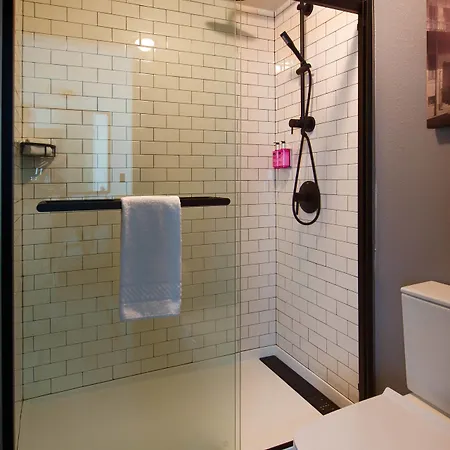 Hotel Moxy Downtown/french Quarter Area 3*