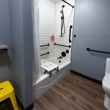 Moxy Downtown/french Quarter Area 3*