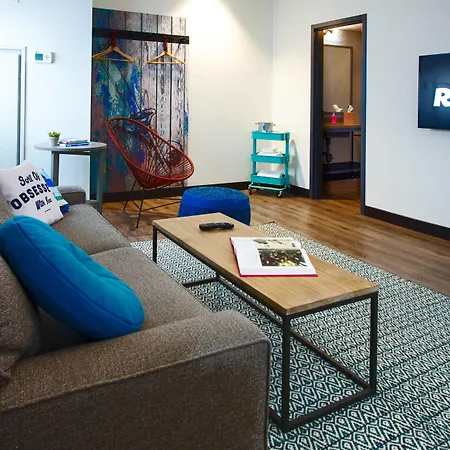 Moxy Downtown/french Quarter Area Hotel