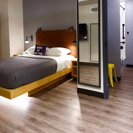Moxy Downtown/french Quarter Area 3*