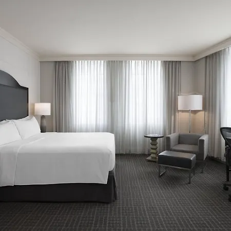 Hotel Renaissance Arts Warehouse District 4*