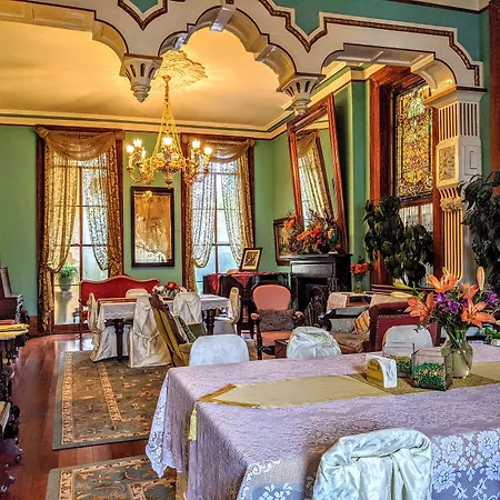 Parisian Courtyard Bed & Breakfast