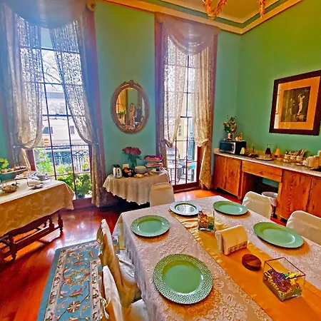 Parisian Courtyard Bed & Breakfast New Orleans