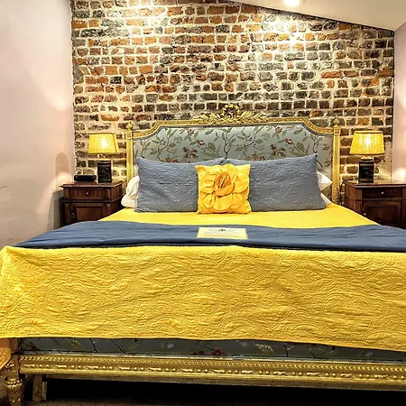 Bed & Breakfast Parisian Courtyard 3*
