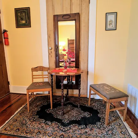 Parisian Courtyard Bed & Breakfast