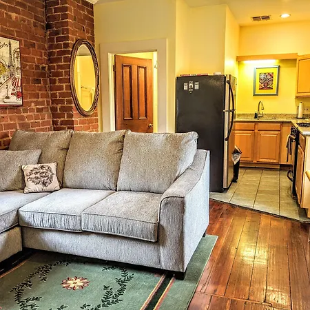 Parisian Courtyard Bed & Breakfast 3*