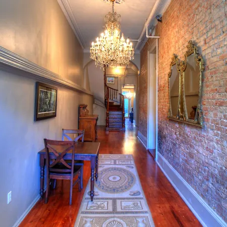 On St. Ann, A French Quarter 3* New Orleans