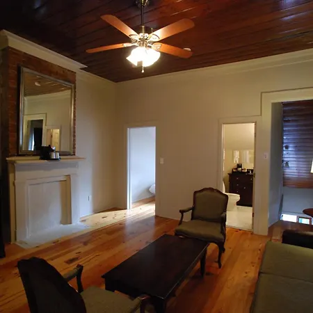 On St. Ann, A French Quarter 3* New Orleans