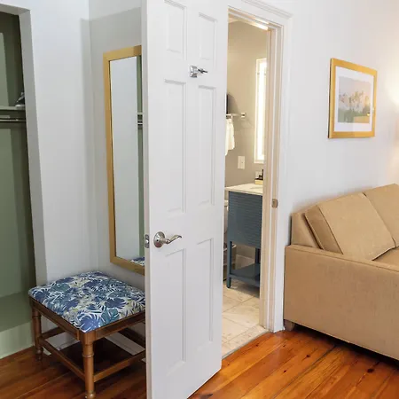 On St. Ann, A French Quarter Inn 3*