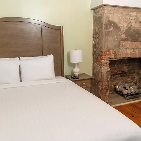 On St. Ann, A French Quarter Inn 3*