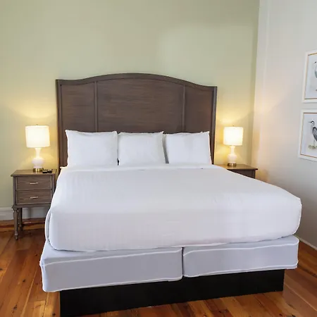 On St. Ann, A French Quarter Inn