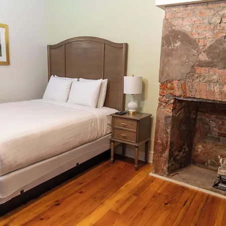 On St. Ann, A French Quarter 3* New Orleans