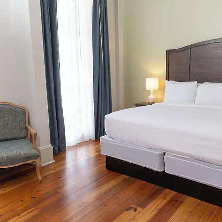 On St. Ann, A French Quarter 3* New Orleans