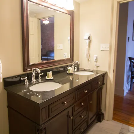 Inn On St. Peter, A French Quarter 3*
