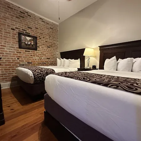 On St. Peter, A French Quarter Inn New Orleans