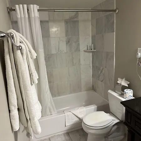 On St. Peter, A French Quarter 3* New Orleans