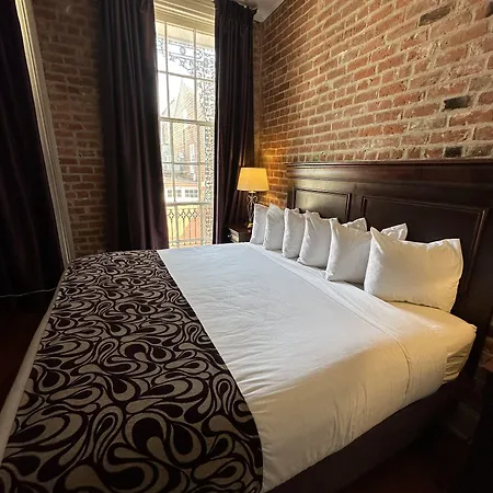 On St. Peter, A French Quarter Inn New Orleans