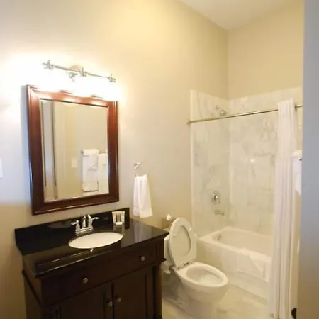 On St. Peter, A French Quarter 3*